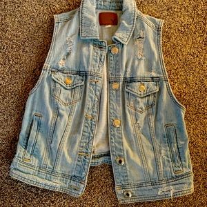 American Eagle light blue denim vest. Size medium